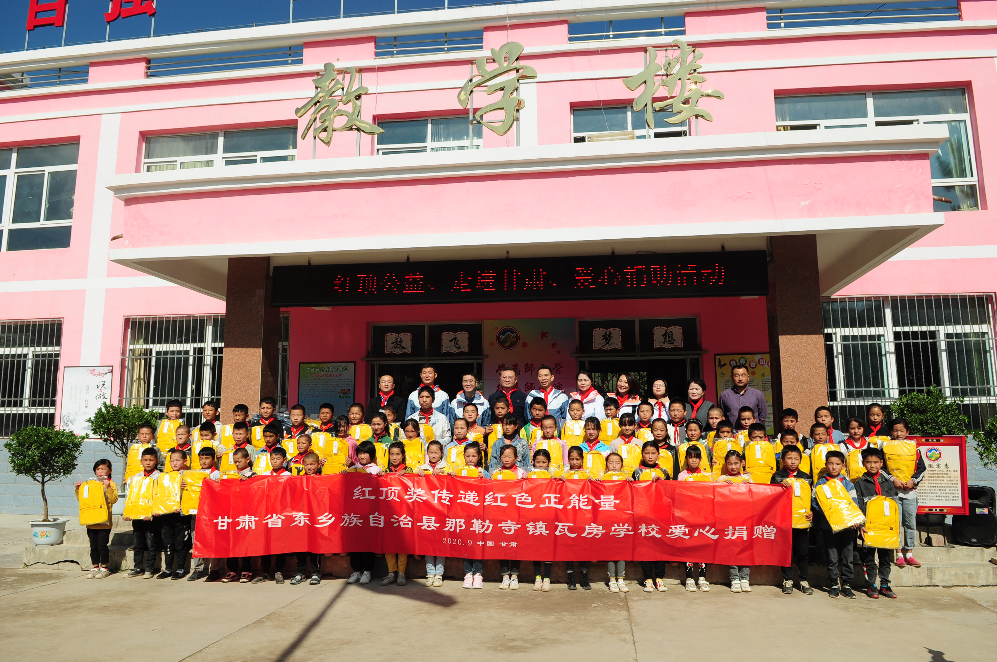 圖片包含 建筑, 戶(hù)外, 路, 橙子

描述已自動(dòng)生成